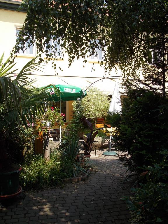 Gasthof Und Landhotel Zur Ausspanne Klipphausen Exterior photo