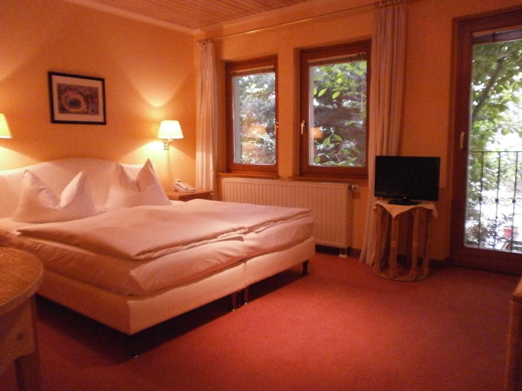 Gasthof Und Landhotel Zur Ausspanne Klipphausen Room photo