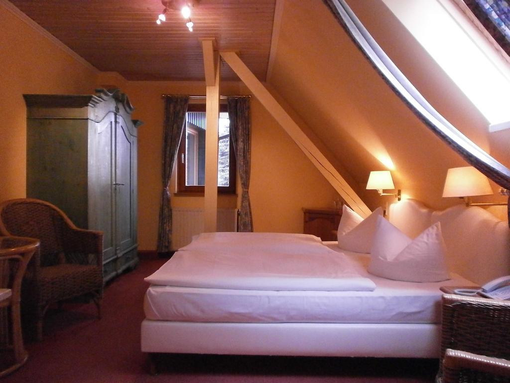 Gasthof Und Landhotel Zur Ausspanne Klipphausen Room photo