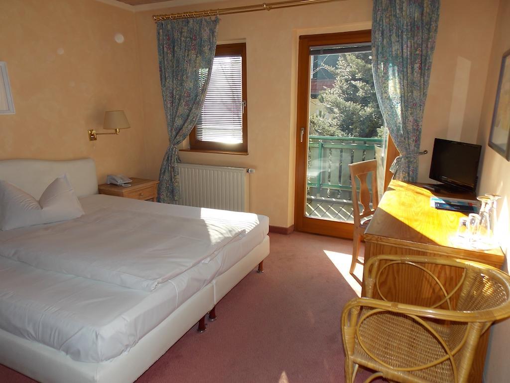 Gasthof Und Landhotel Zur Ausspanne Klipphausen Room photo