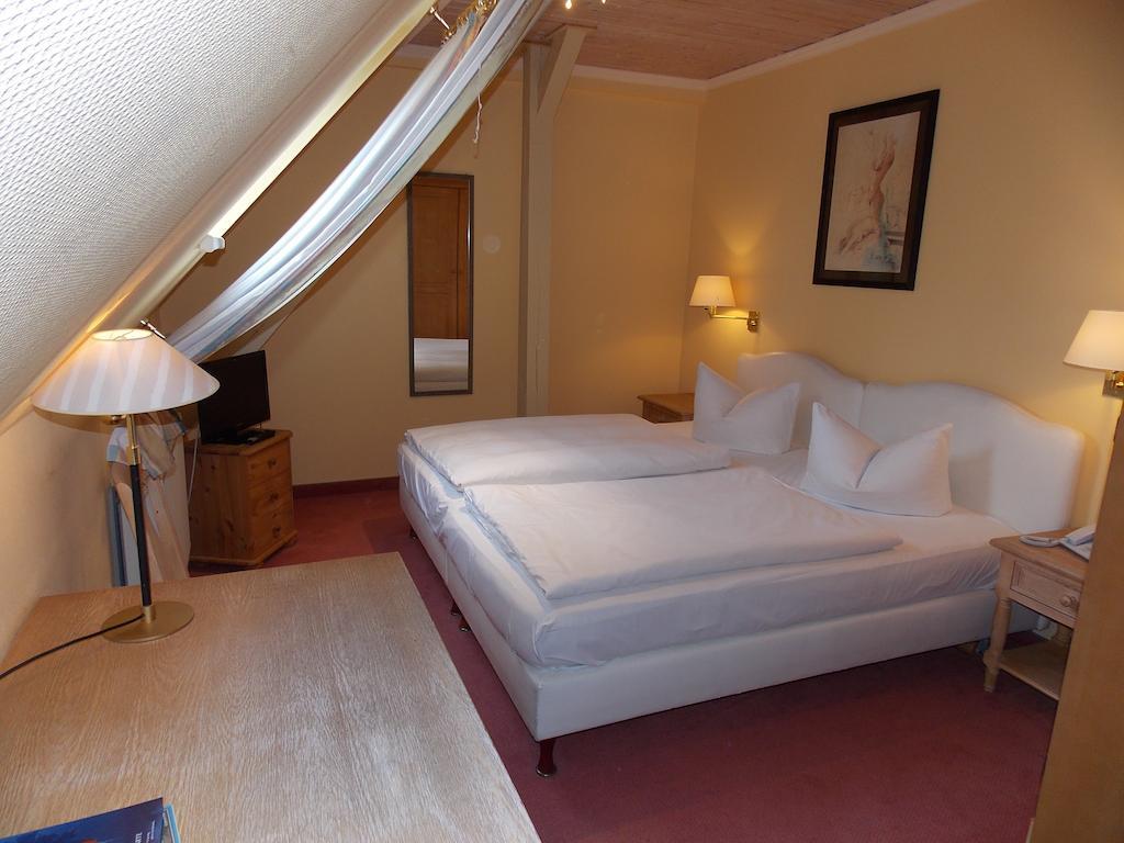 Gasthof Und Landhotel Zur Ausspanne Klipphausen Room photo