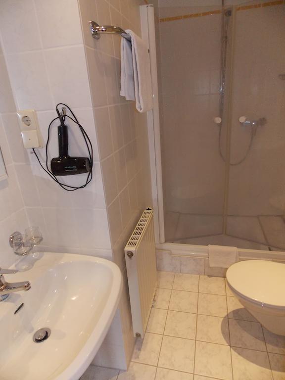 Gasthof Und Landhotel Zur Ausspanne Klipphausen Room photo