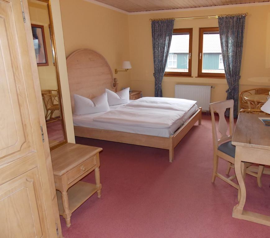 Gasthof Und Landhotel Zur Ausspanne Klipphausen Room photo