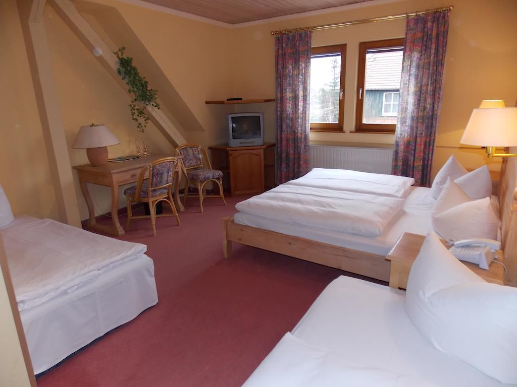 Gasthof Und Landhotel Zur Ausspanne Klipphausen Room photo