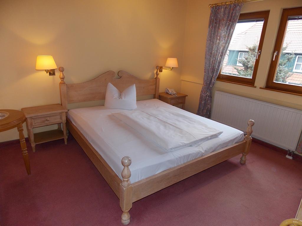 Gasthof Und Landhotel Zur Ausspanne Klipphausen Room photo