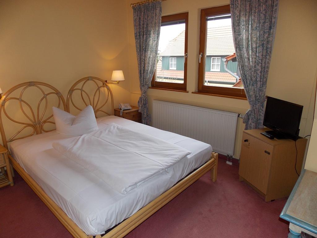Gasthof Und Landhotel Zur Ausspanne Klipphausen Room photo