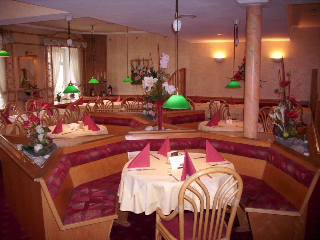 Gasthof Und Landhotel Zur Ausspanne Klipphausen Exterior photo